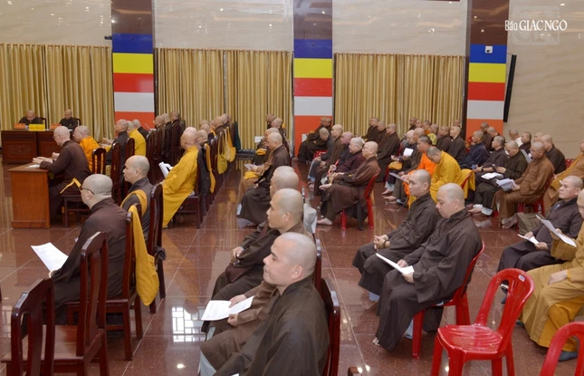 Quang cnarh buổi họp