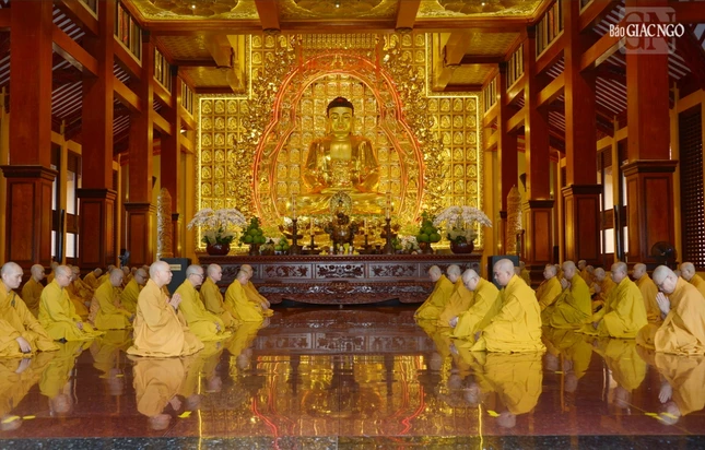 Bố-tát là nghi thức đặc thù của chúng xuất gia làm thanh tịnh Tăng đoàn, trang nghiêm Giáo hội