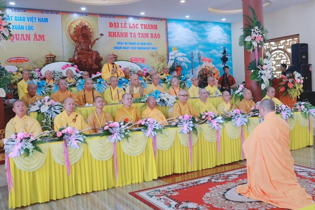 Chư tôn đức chứng minh