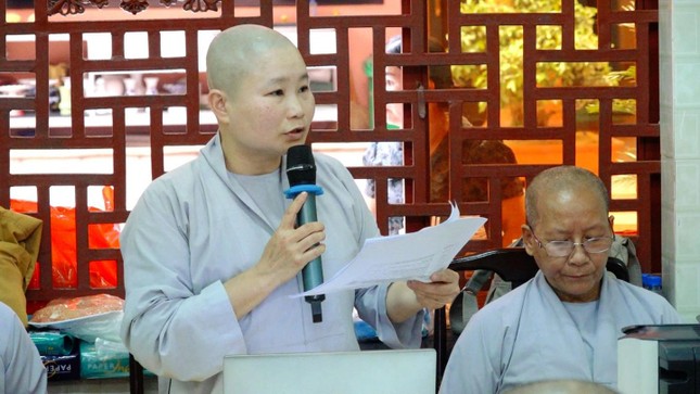 Góp ý tại buổi họp Góp ý tại buổi họp