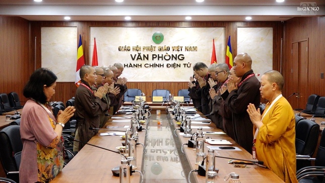 Buổi họp vào sáng nay 12-4 Buổi họp vào sáng nay 12-4