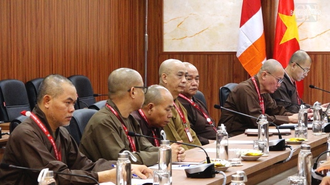 Buổi họp thảo luận nhiều hoạt động của văn phòng nhằm nâng cao hiệu quả công tác Buổi họp thảo luận nhiều hoạt động của văn phòng nhằm nâng cao hiệu quả công tác