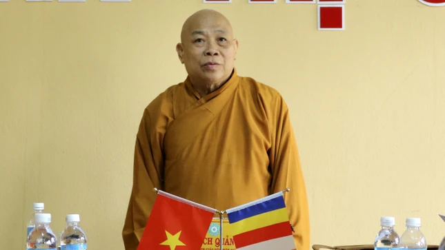 Hòa thượng Thích Quảng Xả chủ trì buổi họp