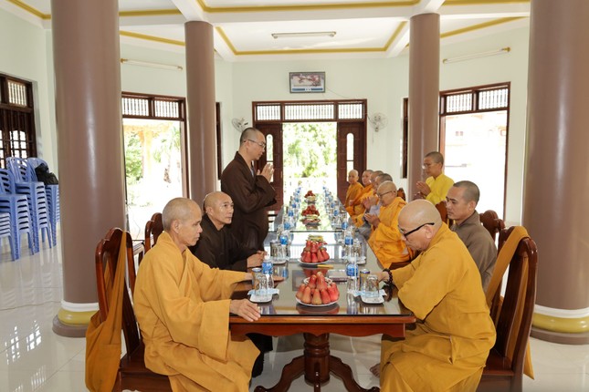 Đoàn chư tôn đức Ban Trị sự GHPGVN tỉnh thăm các tự viện nhằm chuẩn bị tổ chức An cư kiết hạ được chu đáo