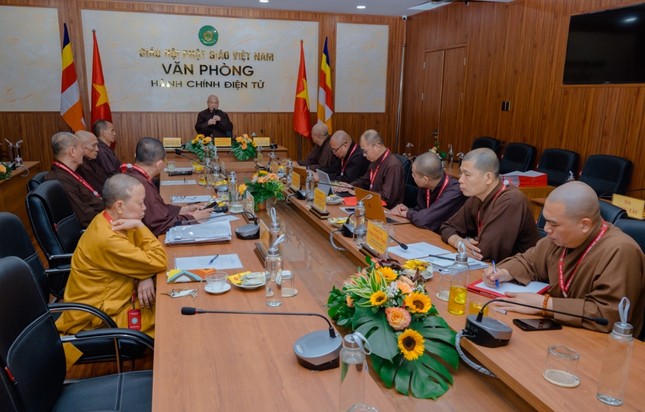 Chư tôn đức họp báo cáo công tác hoạt động Phật sự I - năm 2023 - Ảnh: Đăng Huy