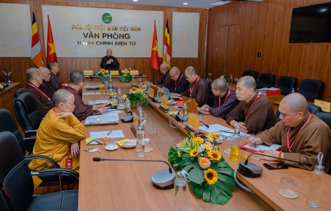 Chư tôn đức họp báo cáo công tác hoạt động Phật sự I - năm 2023 - Ảnh: Đăng Huy