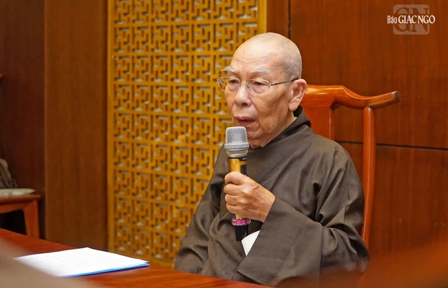 Hòa thượng Thích Thiện Đức chủ trì buổi họp