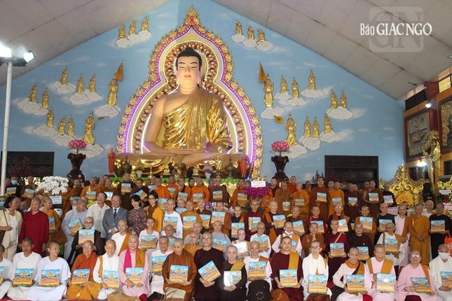 Buổi ra mắt sách tại thiền viện Phước Sơn