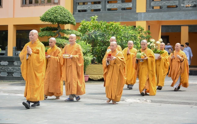 ... Đến bảo tháp bên trong Đài Quán Thế Âm ... Đến bảo tháp bên trong Đài Quán Thế Âm