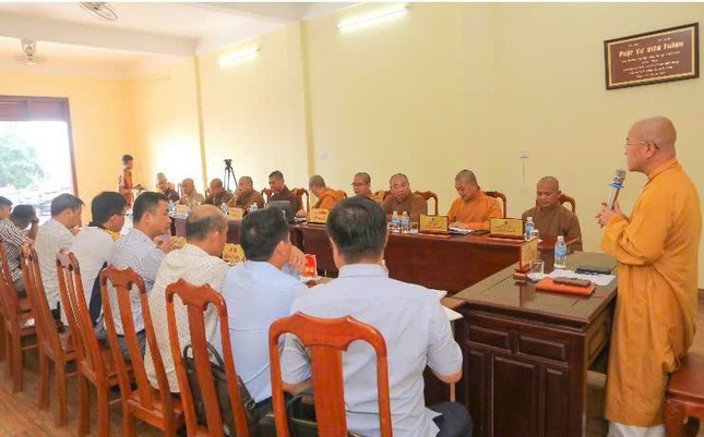 Thượng tọa Thích Quảng Hiền phát biểu tại buổi họp