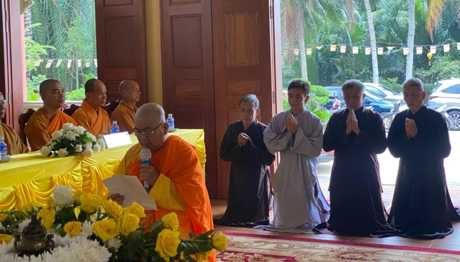 Đại đức Thích Giới Ân dâng lời phát nguyện