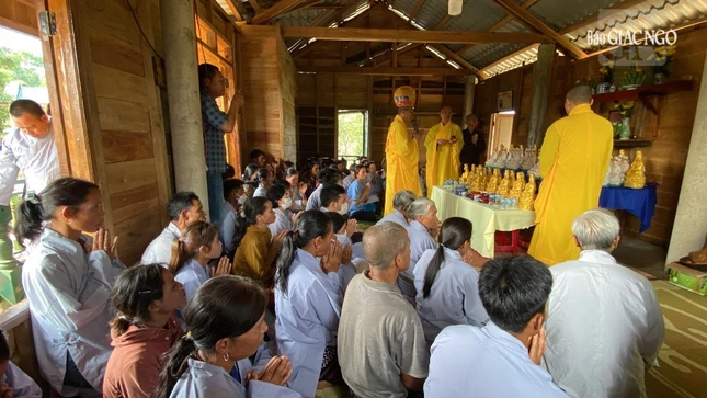 Lễ an vị thiêng liêng của những gia đình đồng bào dân tộc Vân Kiều và Pa Kô Lễ an vị thiêng liêng của những gia đình đồng bào dân tộc Vân Kiều và Pa Kô