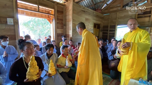 Mỗi gia đình thỉnh Phật về thờ tại gia đình sau lễ an vị