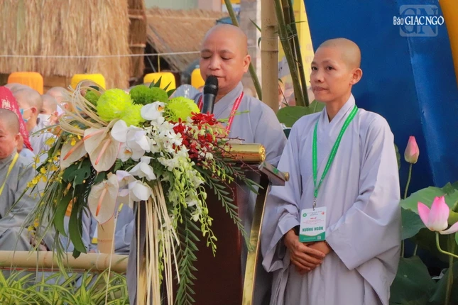 Sư cô Thích nữ Thuần Chơn phát biểu khai mạc