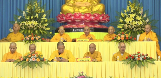 Chư tôn đức chứng minh