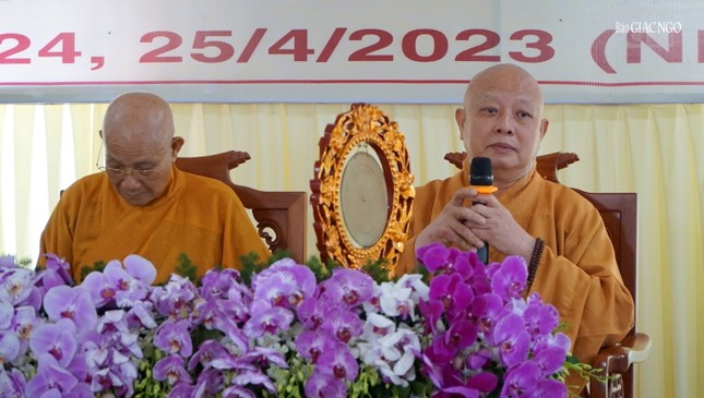 Hòa thượng Trưởng ban Nghi lễ T.Ư giải đáp một số câu hỏi về nghi lễ Hòa thượng Trưởng ban Nghi lễ T.Ư giải đáp một số câu hỏi về nghi lễ