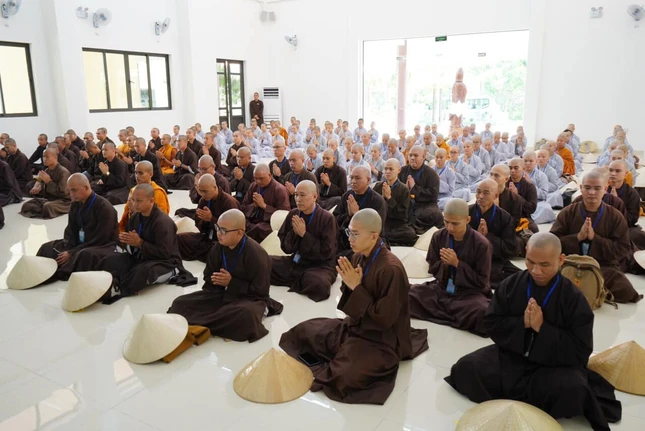 Tăng Ni sinh hai trường Phật học