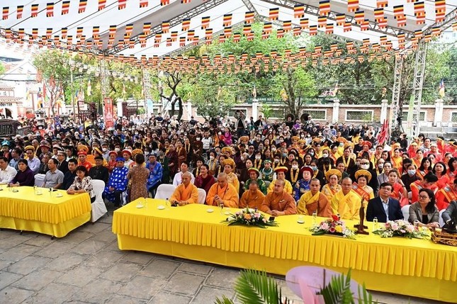 Chư tôn đức, Phật tử, nhân dân tham dự