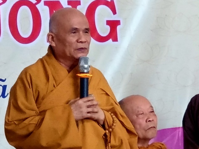 Hòa thượng Thích Thông Đạt ban đạo từ