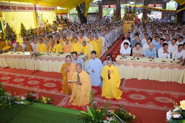 Đại đức Thích Từ Dung dâng lời phát nguyện