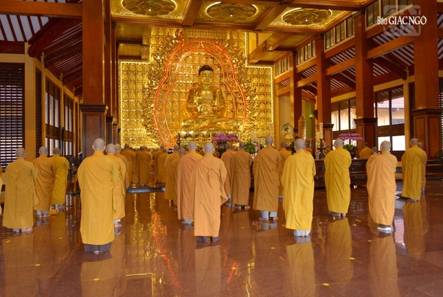 Vào mỗi kỳ theo quy định, chư Tăng thành viên Ban Trị sự GHPGVN TP.HCM, Thường trực các ban chuyên môn trực thuộc và Ban Trị sự TP.Thủ Đức cùng 21 quận, huyện tập trung về tham dự bố-tát chung tại chánh điện Việt Nam Quốc Tự