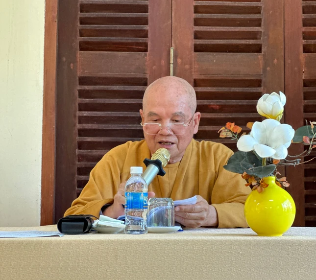 Hòa thượng Thích Minh Thông, Trưởng ban Trị sự GHPGVN tỉnh chủ trì hội nghị gặp gỡ Tăng Ni