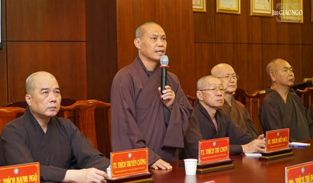 Thượng tọa Thích Trí Chơn trình các Phật sự của Ban Văn hóa phụ trách Thượng tọa Thích Trí Chơn trình các Phật sự của Ban Văn hóa phụ trách