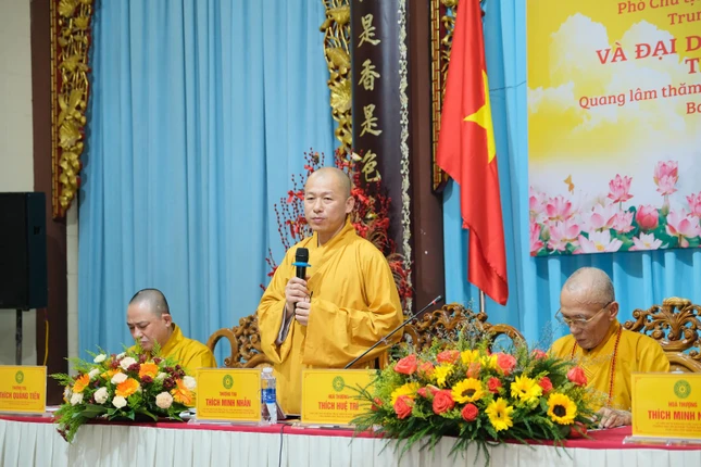 Thượng tọa Thích Minh Nhẫn phát biểu