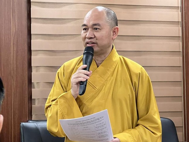 Thượng tọa Thích Đức Thiện phát biểu tại buổi làm việc