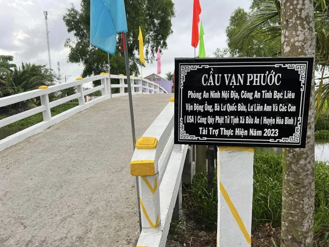 Khánh thành cầu bê-tông Vạn Phước tại xã Vĩnh Thanh, H.Phước Long (tỉnh Bạc Liêu) - Ảnh: TQ