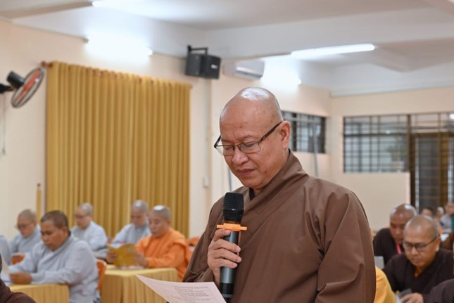 Thượng tọa Thích Trí Định, Phó Thư ký Ban Trị sự báo cáo tổng hợp