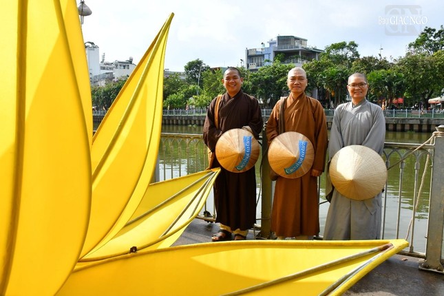 Chư tôn đức Ban Trị sự và chùa Quan Âm tu viện Chư tôn đức Ban Trị sự và chùa Quan Âm tu viện