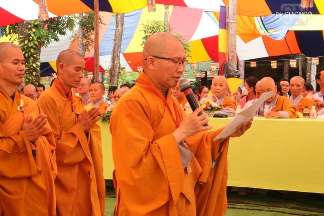 Thượng tọa Thích Vĩnh Tế trình bày quá trình xây dựng, phát triển của tu viện Thanh Long 2 Thượng tọa Thích Vĩnh Tế trình bày quá trình xây dựng, phát triển của tu viện Thanh Long 2