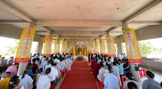 Quang cảnh lễ Phật đản của Trường Trung cấp Phật học tỉnh Gia Lai