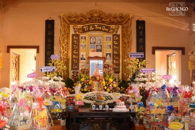 Di ảnh Hòa thượng Thích Huệ Hà tại Tổ đường chùa Long Phước - văn phòng Ban Trị sự tỉnh