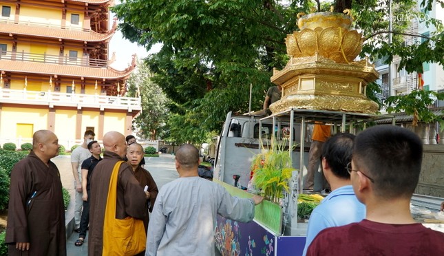 Xe hoa của Văn phòng Ban Trị sự TP.HCM đang trong giai đoạn kết cấu khung, phần thô