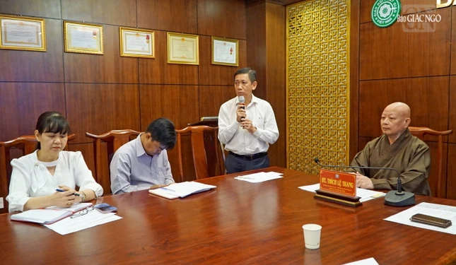 Ông Trần Xuân Điền thay mặt lãnh đạo Thành phố phát biểu tại buổi họp