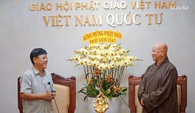 Ông Thái Nguyên Phương, Bí thư Đảng ủy P.12 - Q.10 chúc mừng Phật đản đến Hòa thượng Trưởng ban Trị sự GHPGVN TP.HCM Ông Thái Nguyên Phương, Bí thư Đảng ủy P.12 - Q.10 chúc mừng Phật đản đến Hòa thượng Trưởng ban Trị sự GHPGVN TP.HCM