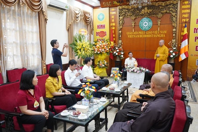 Quang cảnh buổi tiếp thân mật tại trụ sở GHPGVN - chùa Quán Sứ