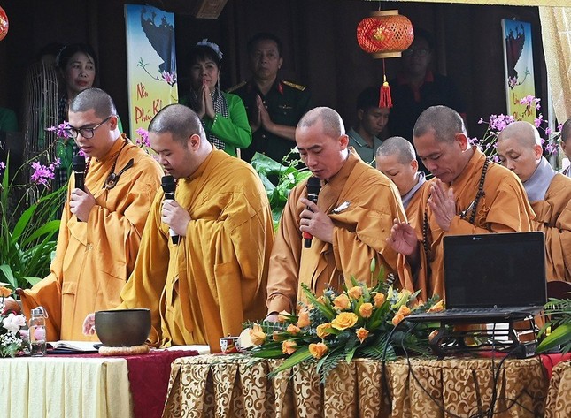 Thượng tọa Thích Thanh Tuấn tuyên đọc Thông điệp Đại lễ Phật đản Phật lịch 2567 của Đức Pháp chủ - Trưởng lão Hòa thượng Thích Trí Quảng