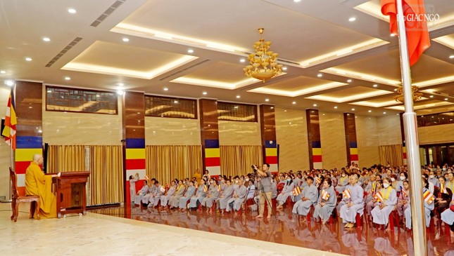 Phật tử các đạo tràng TP.HCM trở về Việt Nam Quốc Tự thính pháp