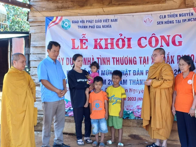 Ban Trị sự TP.Gia Nghĩa thăm hỏi gia đình khó khăn