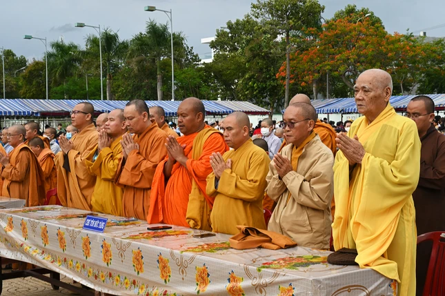 Chư tôn đức niệm Phật