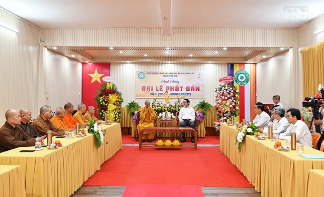 Hòa thượng Thích Huệ Trí tiếp thân mật ông Bí thư Tỉnh ủy tỉnh Bà Rịa - Vũng Tàu - Ảnh: Tịnh Mạnh Hòa thượng Thích Huệ Trí tiếp thân mật ông Bí thư Tỉnh ủy tỉnh Bà Rịa - Vũng Tàu - Ảnh: Tịnh Mạnh