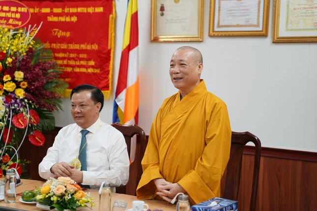 Hòa thượng Thích Bảo Nghiêm tiếp Bí thư Thành ủy TP.Hà Nội Đinh Tiến Dũng nhân mùa Phật đản