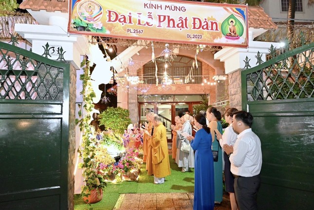 Tại lễ đài gia đình Phật tử Diệu Khai