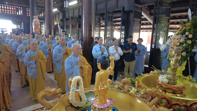 Đảnh lễ Tam bảo