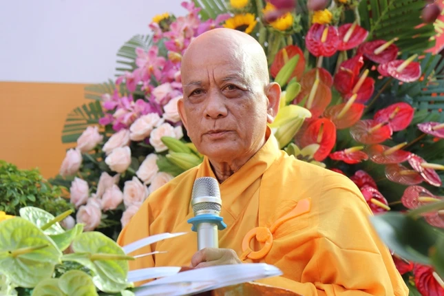 Hòa thượng Thích Lệ Đức tuyên đọc Thông điệp Đại lễ Phật đản