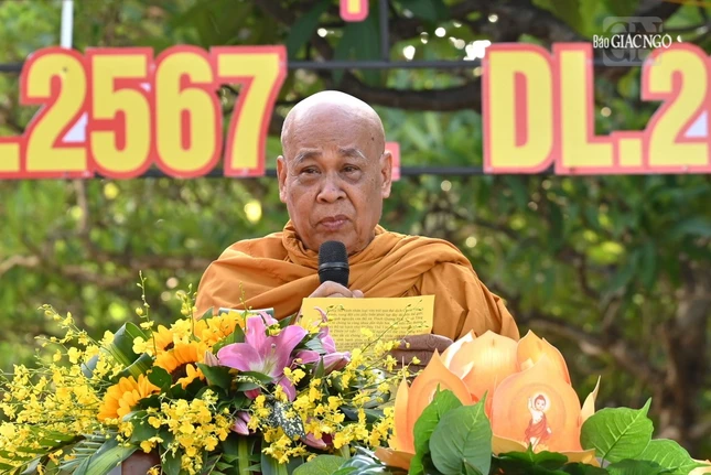 Hòa thượng Thích Giác Tùng cung đọc Thông điệp Phật đản Phật lịch 2567 của Đức Pháp chủ GHPGVN