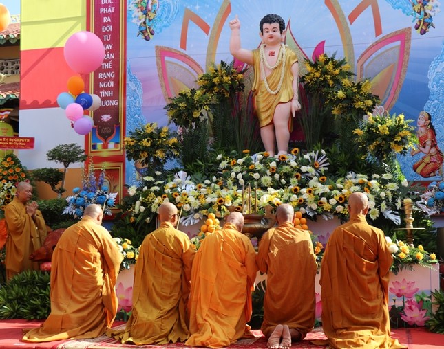 Hướng tâm cầu nguện thế giới hòa bình, chúng sinh an lạc Hướng tâm cầu nguện thế giới hòa bình, chúng sinh an lạc